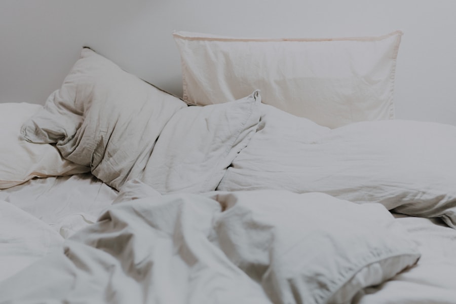 Cama montada com enxoval da Irene